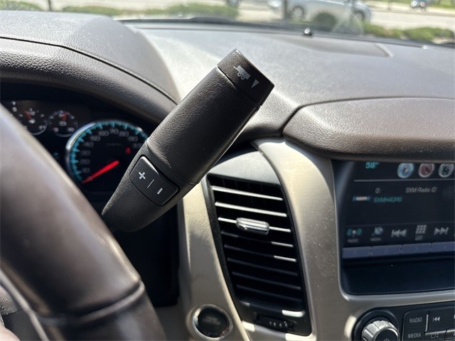 GMC Yukon XL Vehicle Full-screen Gallery Image 15