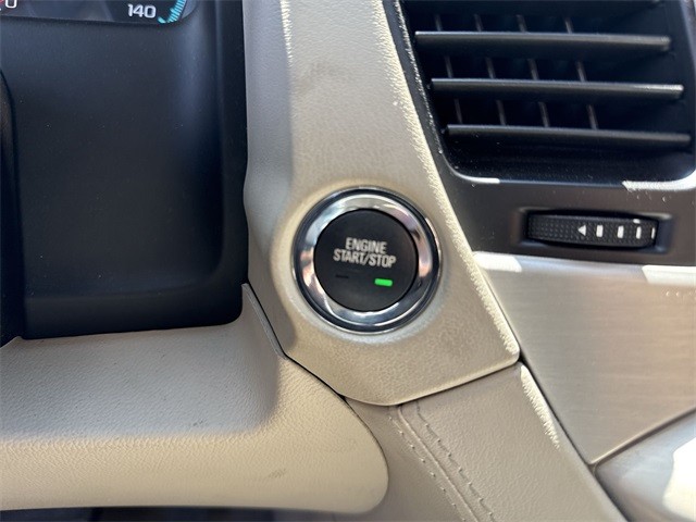 GMC Yukon XL Vehicle Full-screen Gallery Image 16