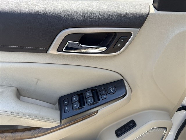 GMC Yukon XL Vehicle Full-screen Gallery Image 20
