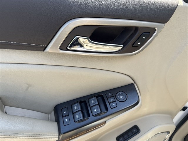 GMC Yukon XL Vehicle Full-screen Gallery Image 21