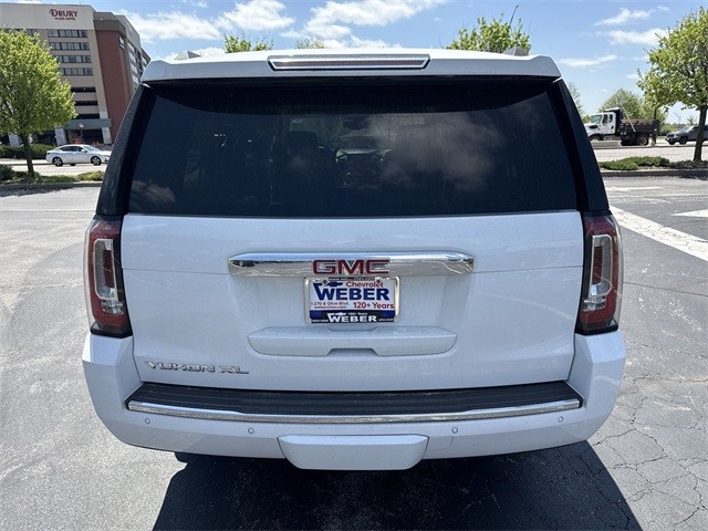 GMC Yukon XL Vehicle Full-screen Gallery Image 23