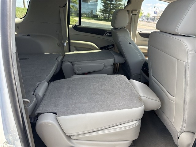 GMC Yukon XL Vehicle Full-screen Gallery Image 24
