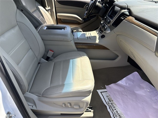 GMC Yukon XL Vehicle Full-screen Gallery Image 25