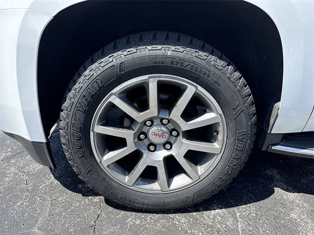 GMC Yukon XL Vehicle Full-screen Gallery Image 30
