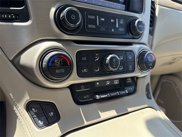 GMC Yukon XL Vehicle Full-screen Gallery Image 32