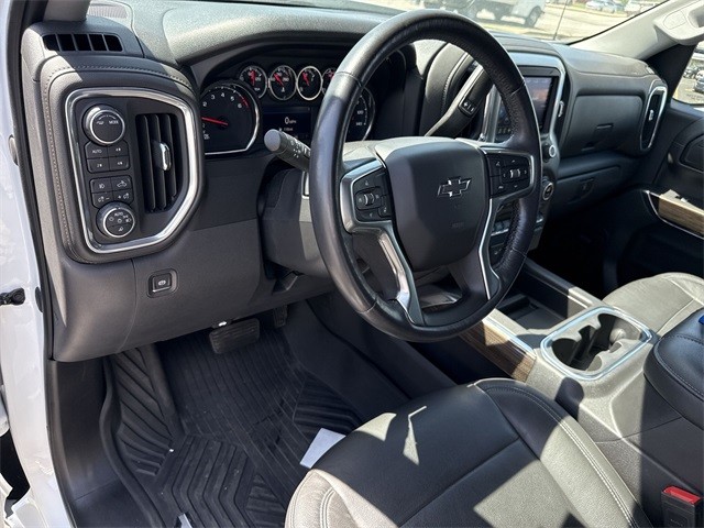 Chevrolet Silverado 1500 Vehicle Full-screen Gallery Image 10