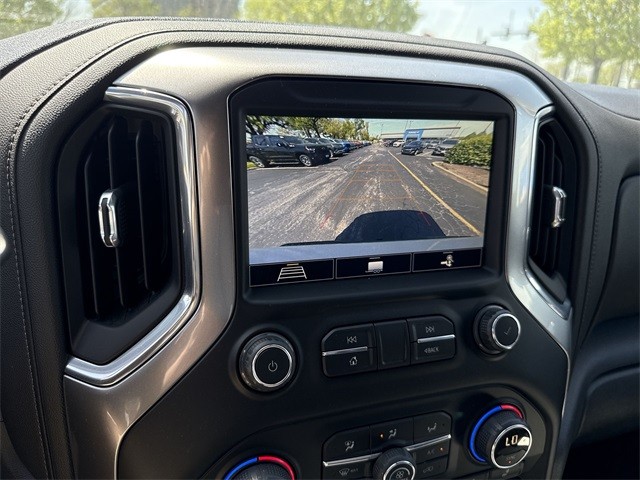 Chevrolet Silverado 1500 Vehicle Full-screen Gallery Image 14