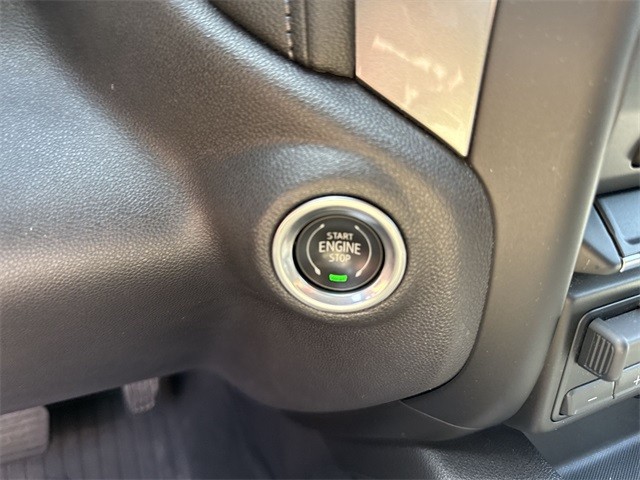 Chevrolet Silverado 1500 Vehicle Full-screen Gallery Image 16