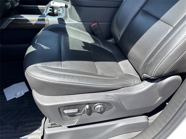 Chevrolet Silverado 1500 Vehicle Full-screen Gallery Image 18