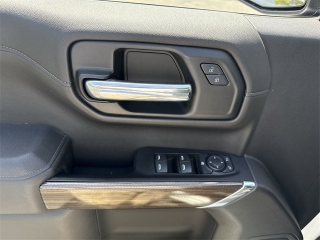 Chevrolet Silverado 1500 Vehicle Full-screen Gallery Image 20