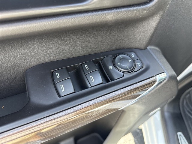 Chevrolet Silverado 1500 Vehicle Full-screen Gallery Image 21