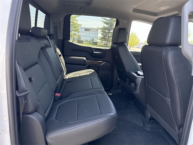 Chevrolet Silverado 1500 Vehicle Full-screen Gallery Image 24