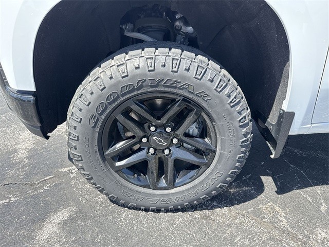 Chevrolet Silverado 1500 Vehicle Full-screen Gallery Image 30