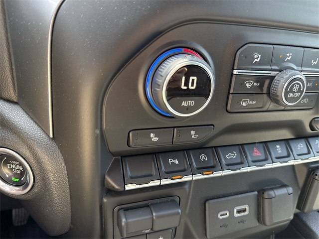 Chevrolet Silverado 1500 Vehicle Full-screen Gallery Image 32
