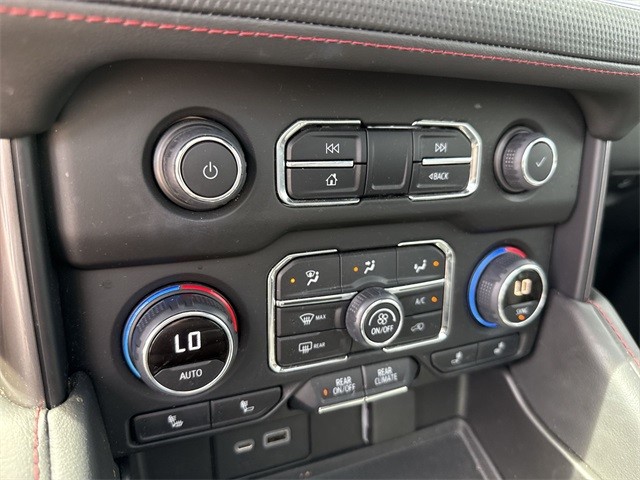 Chevrolet Tahoe Vehicle Full-screen Gallery Image 17