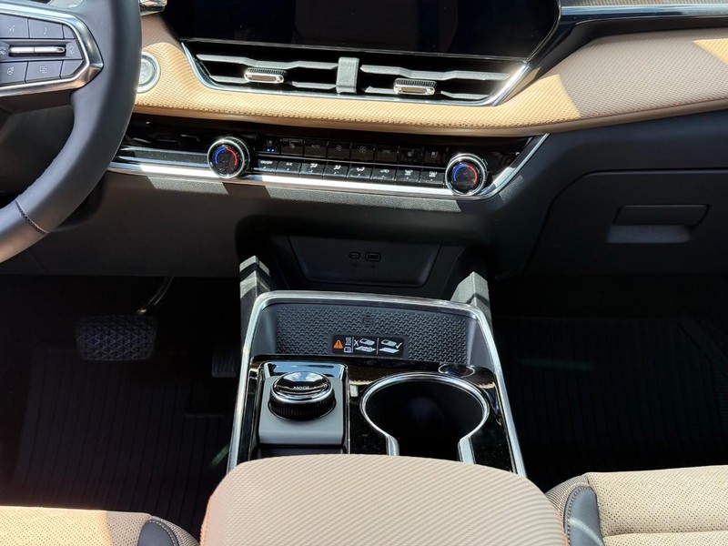 Chevrolet Equinox Vehicle Full-screen Gallery Image 10