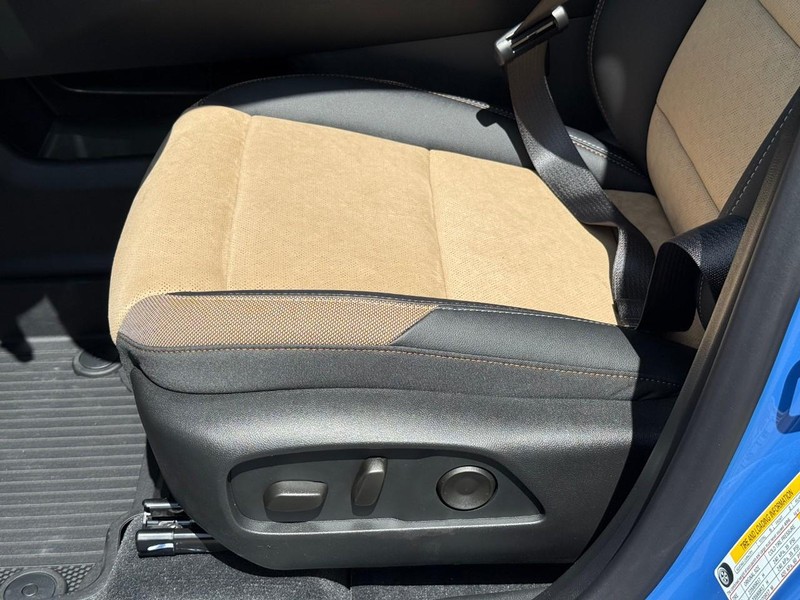 Chevrolet Equinox Vehicle Full-screen Gallery Image 12