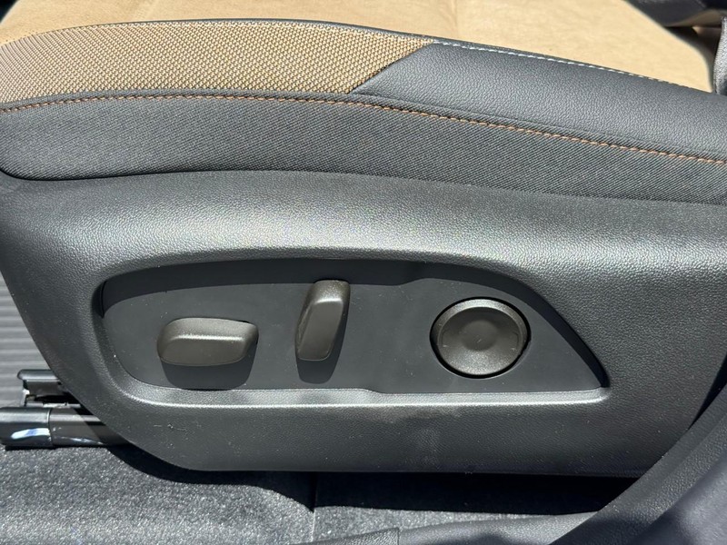 Chevrolet Equinox Vehicle Full-screen Gallery Image 13