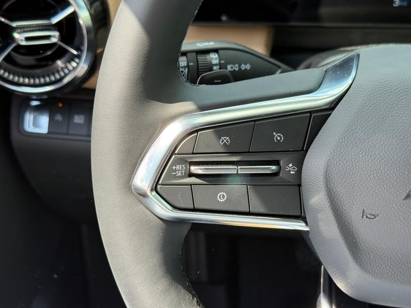 Chevrolet Equinox Vehicle Full-screen Gallery Image 14