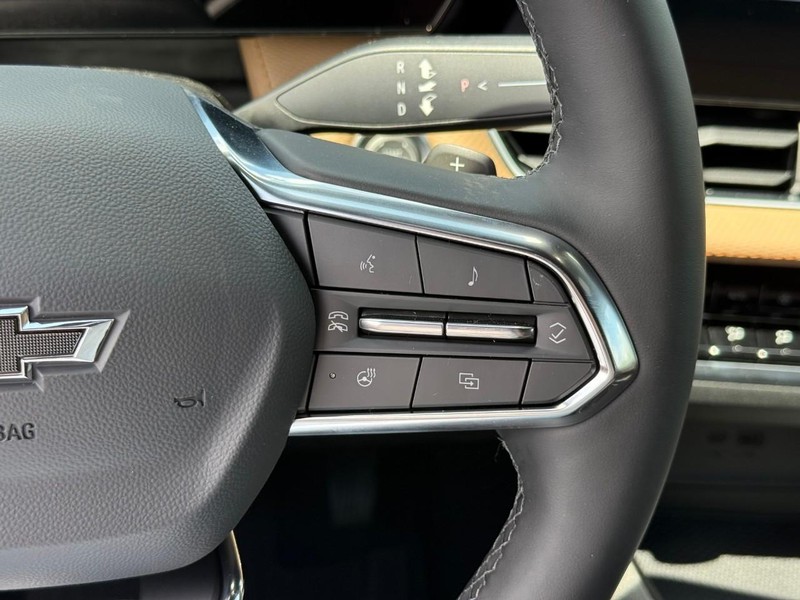 Chevrolet Equinox Vehicle Full-screen Gallery Image 15