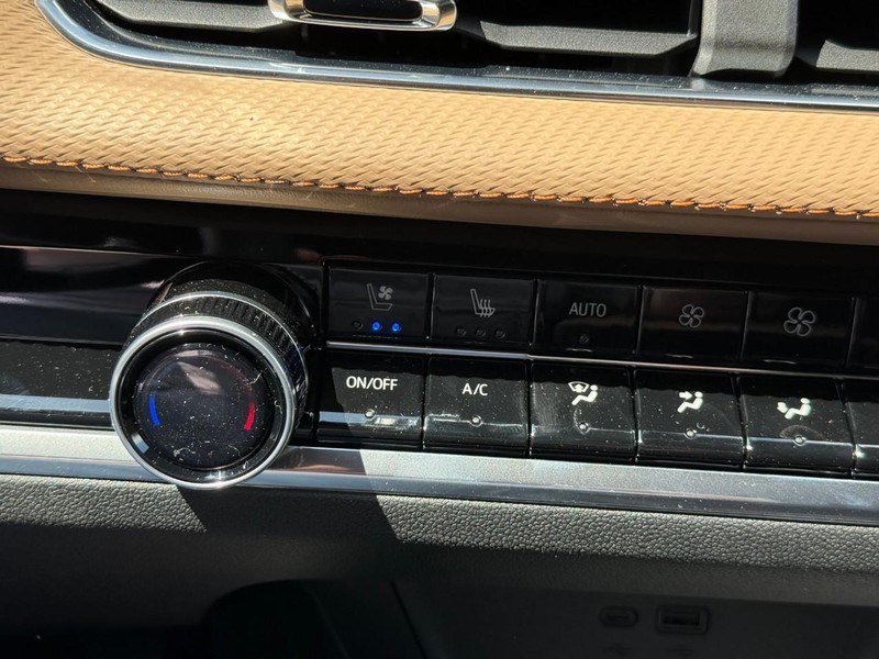 Chevrolet Equinox Vehicle Full-screen Gallery Image 16