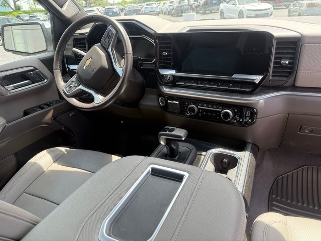 Chevrolet Silverado 1500 Vehicle Full-screen Gallery Image 10