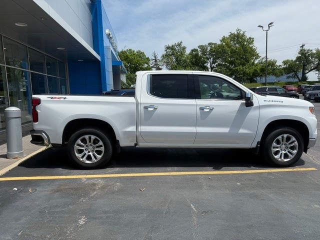 Chevrolet Silverado 1500 Vehicle Full-screen Gallery Image 12