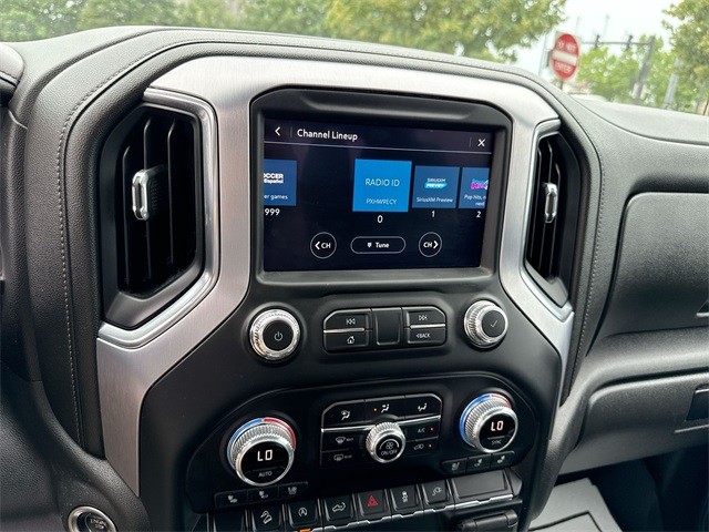 GMC Sierra 1500 Vehicle Full-screen Gallery Image 13