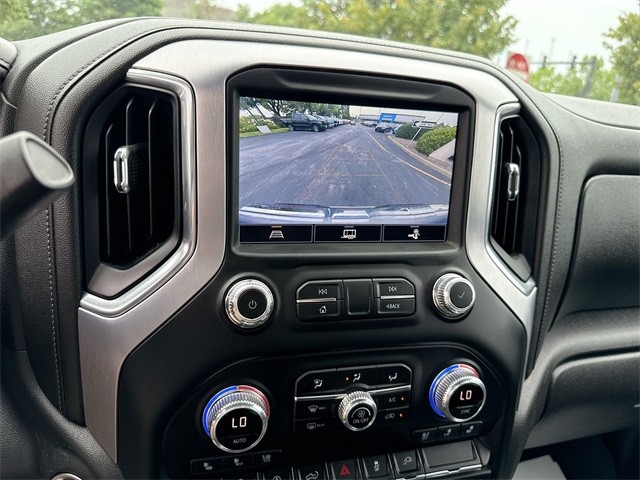 GMC Sierra 1500 Vehicle Full-screen Gallery Image 14