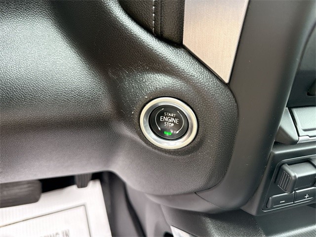 GMC Sierra 1500 Vehicle Full-screen Gallery Image 16