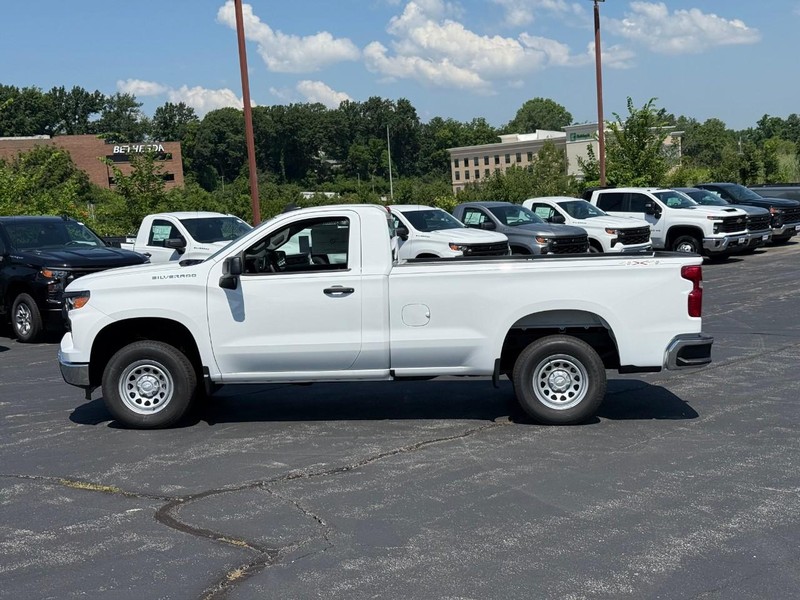 Chevrolet Silverado 1500 Vehicle Full-screen Gallery Image 2