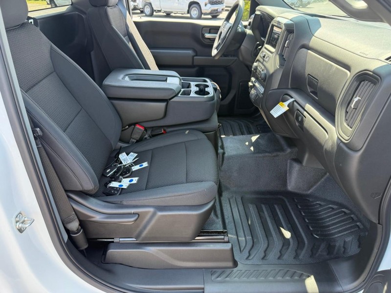 Chevrolet Silverado 1500 Vehicle Full-screen Gallery Image 5