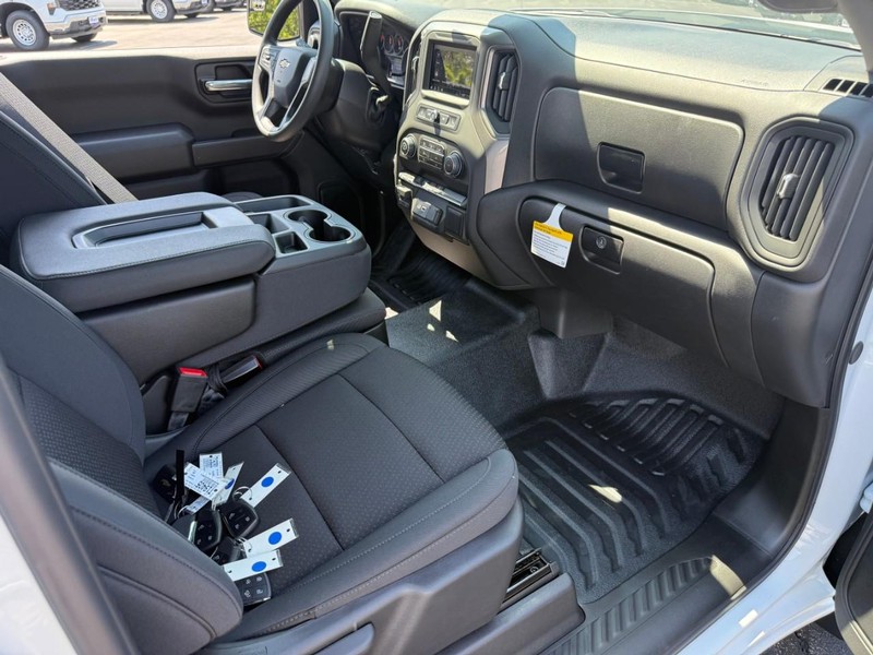 Chevrolet Silverado 1500 Vehicle Full-screen Gallery Image 6