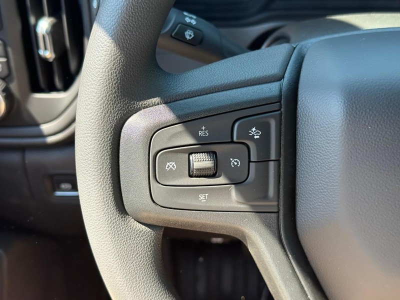 Chevrolet Silverado 1500 Vehicle Full-screen Gallery Image 9