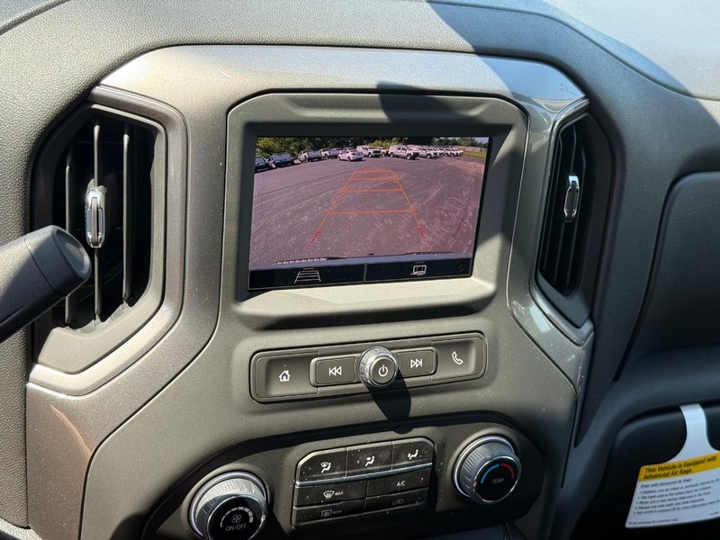 Chevrolet Silverado 1500 Vehicle Full-screen Gallery Image 11