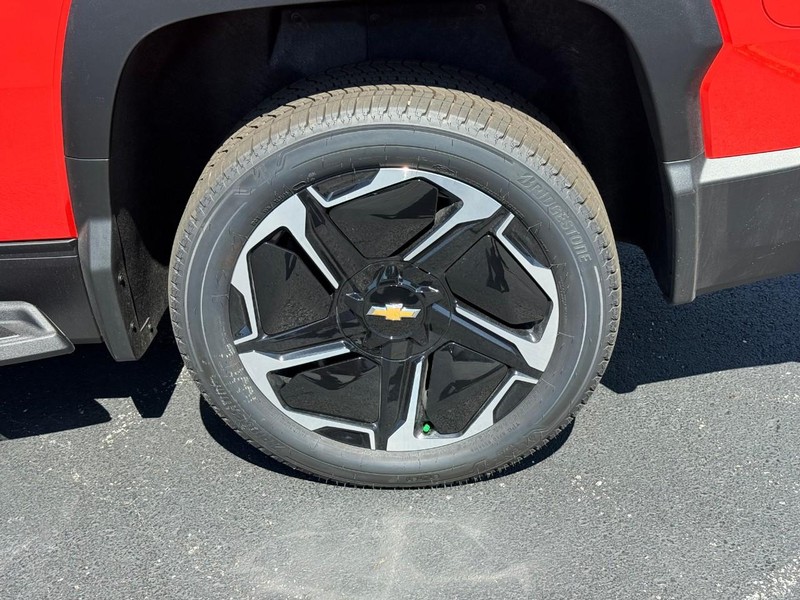 Chevrolet Silverado EV Vehicle Full-screen Gallery Image 4