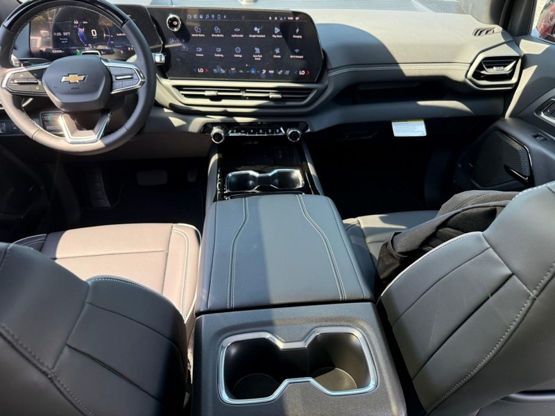 Chevrolet Silverado EV Vehicle Full-screen Gallery Image 6