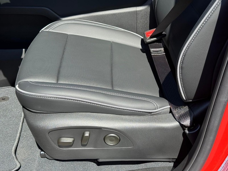 Chevrolet Silverado EV Vehicle Full-screen Gallery Image 11