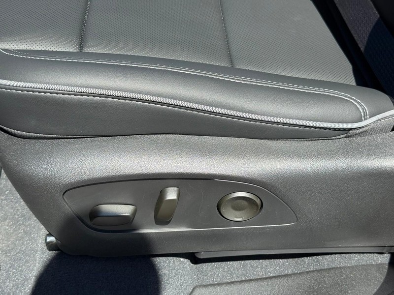 Chevrolet Silverado EV Vehicle Full-screen Gallery Image 12