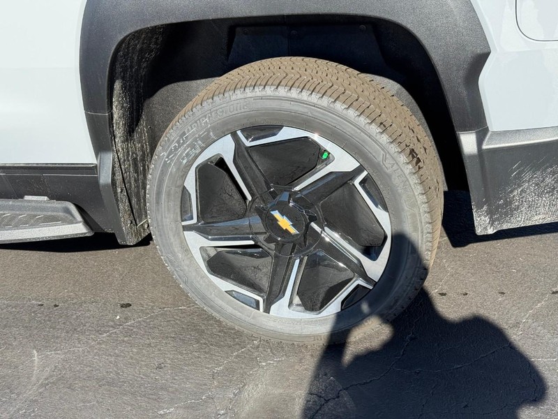 Chevrolet Silverado EV Vehicle Full-screen Gallery Image 4