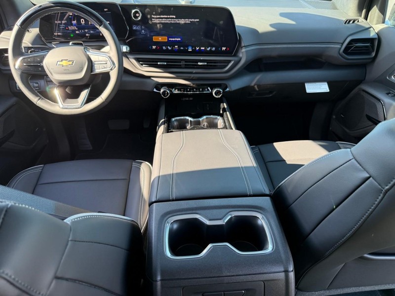 Chevrolet Silverado EV Vehicle Full-screen Gallery Image 6