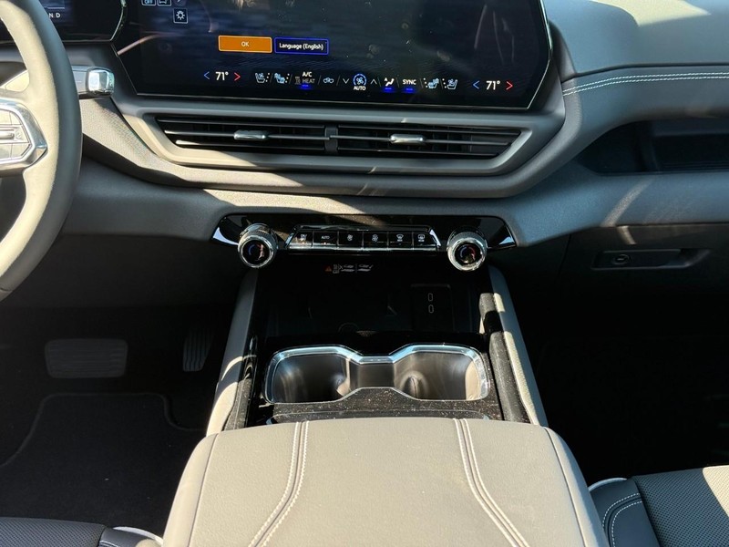 Chevrolet Silverado EV Vehicle Full-screen Gallery Image 9