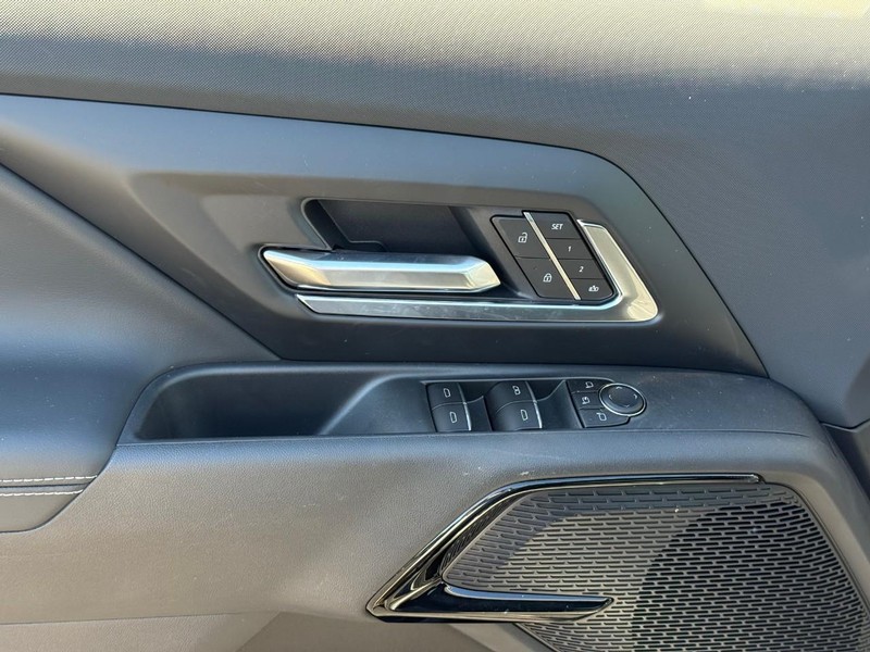 Chevrolet Silverado EV Vehicle Full-screen Gallery Image 10