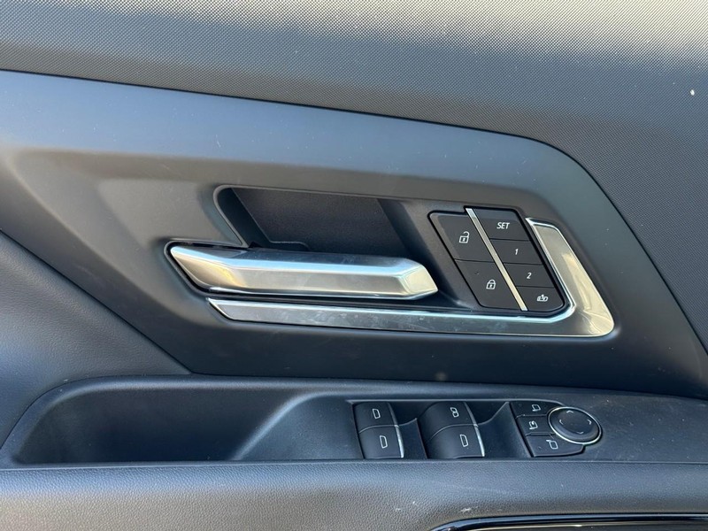 Chevrolet Silverado EV Vehicle Full-screen Gallery Image 11