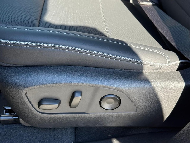 Chevrolet Silverado EV Vehicle Full-screen Gallery Image 13