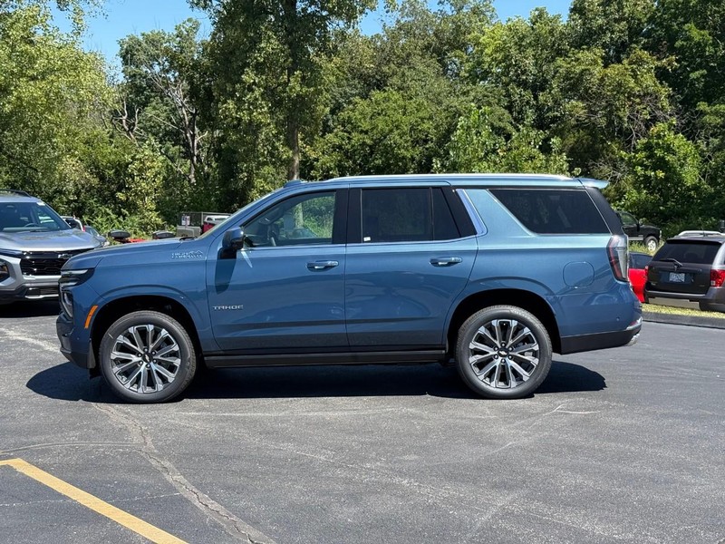 Chevrolet Tahoe Vehicle Full-screen Gallery Image 2
