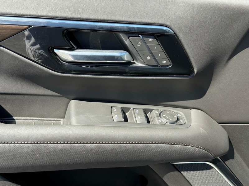 Chevrolet Tahoe Vehicle Full-screen Gallery Image 10