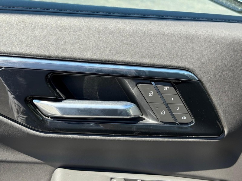 Chevrolet Tahoe Vehicle Full-screen Gallery Image 11