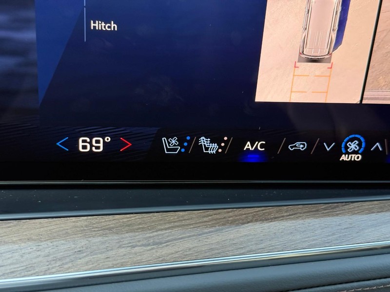 Chevrolet Tahoe Vehicle Full-screen Gallery Image 16