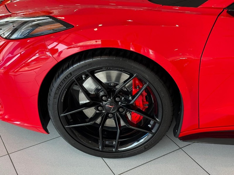 Chevrolet Corvette Vehicle Full-screen Gallery Image 4